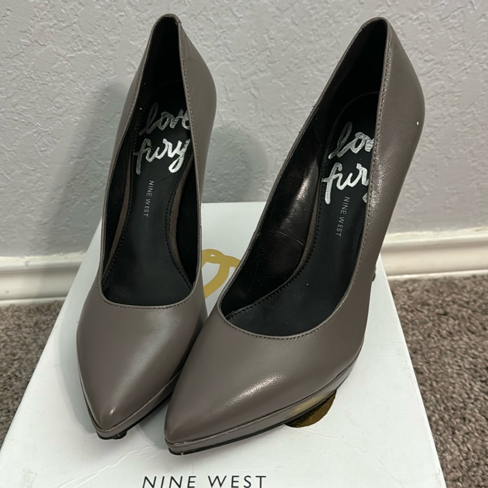 Nine West heels size 7 gray